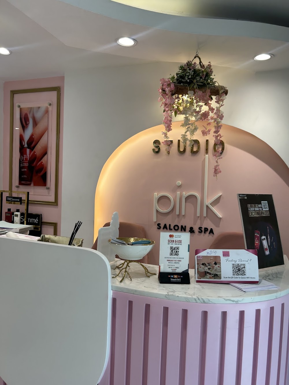 Studio Pink Salon & Spa logo