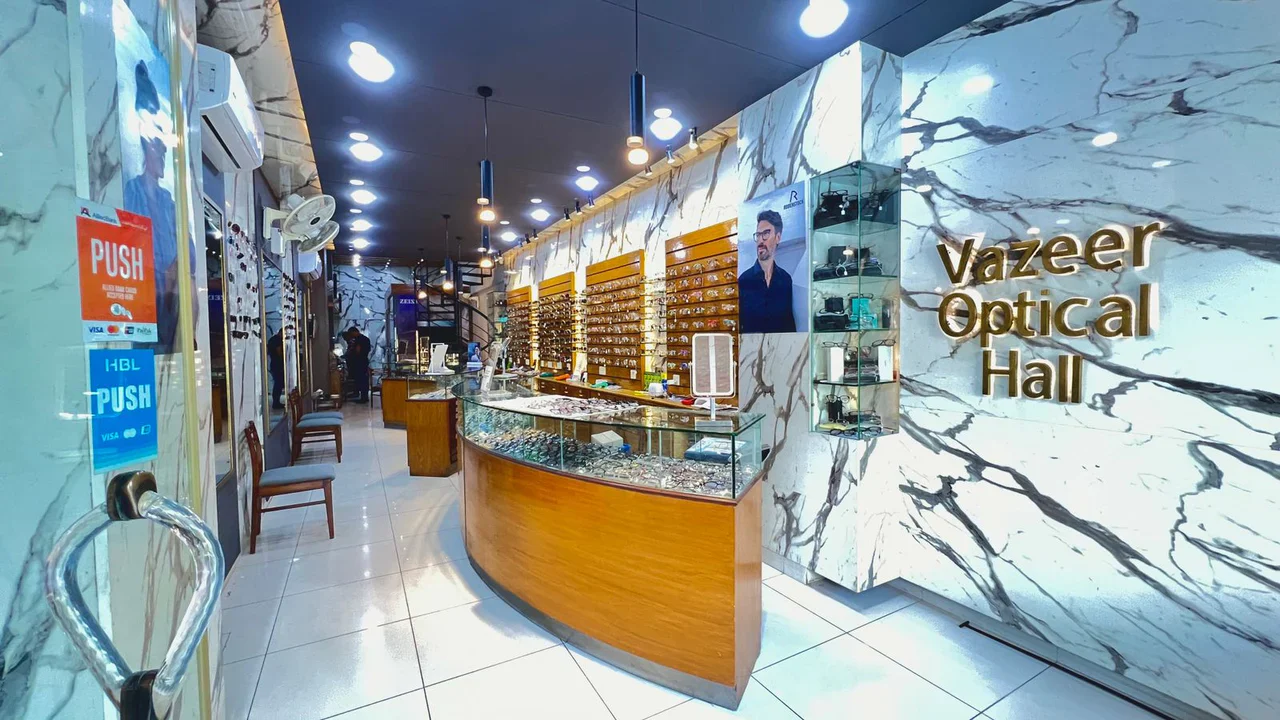 Vazeer Optical Hall logo